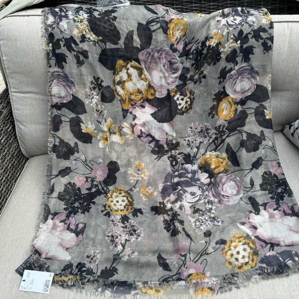 H&M nwt floral scarf